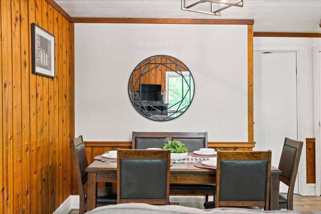 The Gingerbread House: 4 Bedroom Chalet, W/ Sunroom/Deck, Sleeps 12, Modern Amenities McGaheysville المظهر الخارجي الصورة