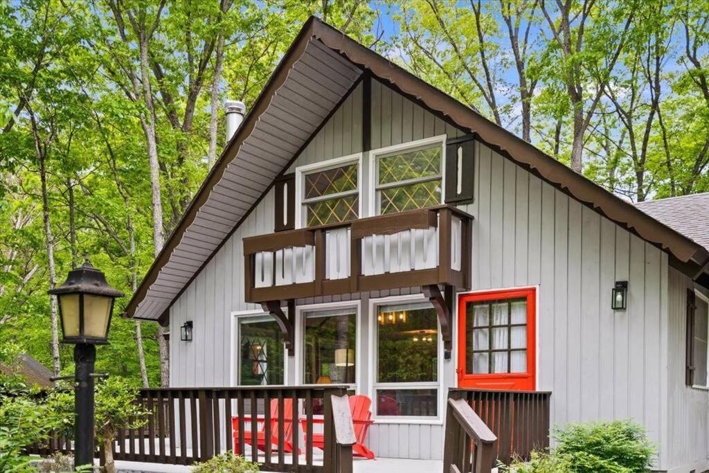 The Gingerbread House: 4 Bedroom Chalet, W/ Sunroom/Deck, Sleeps 12, Modern Amenities McGaheysville المظهر الخارجي الصورة