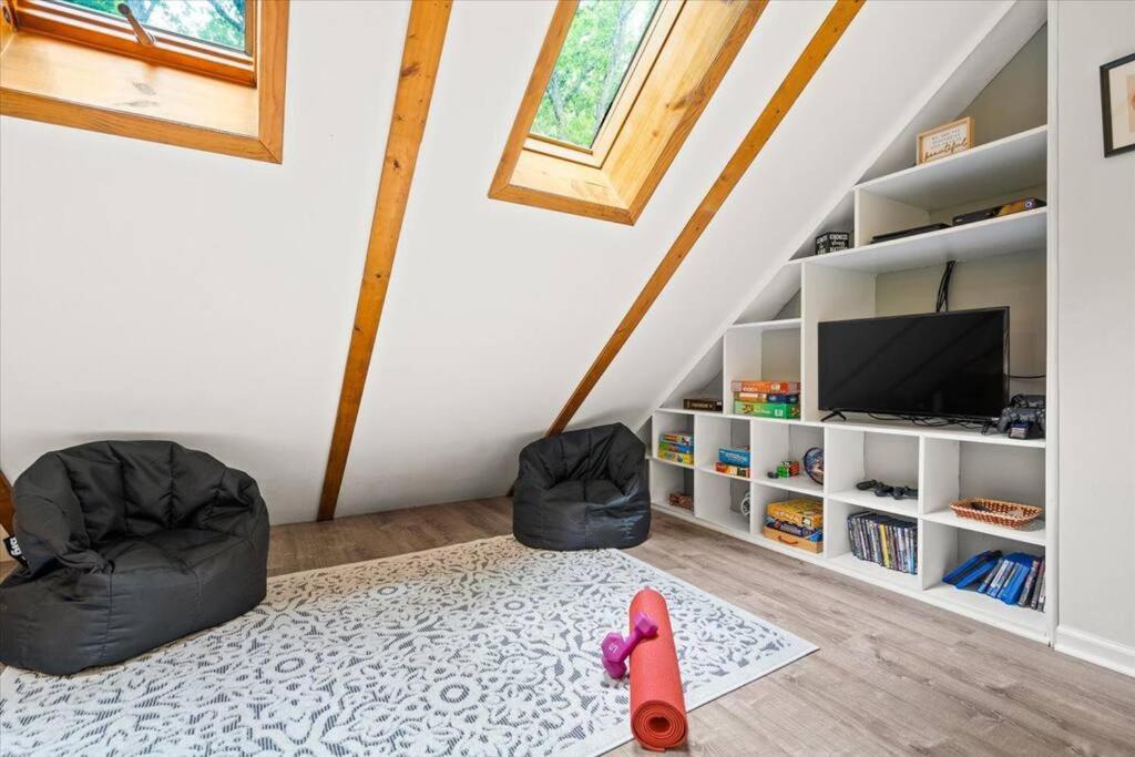 The Gingerbread House: 4 Bedroom Chalet, W/ Sunroom/Deck, Sleeps 12, Modern Amenities McGaheysville المظهر الخارجي الصورة