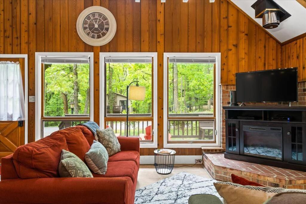 The Gingerbread House: 4 Bedroom Chalet, W/ Sunroom/Deck, Sleeps 12, Modern Amenities McGaheysville المظهر الخارجي الصورة